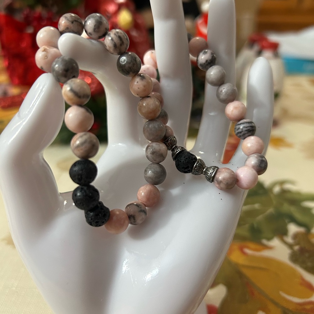 Elegant Pink and Black Beaded Stone Bracelet